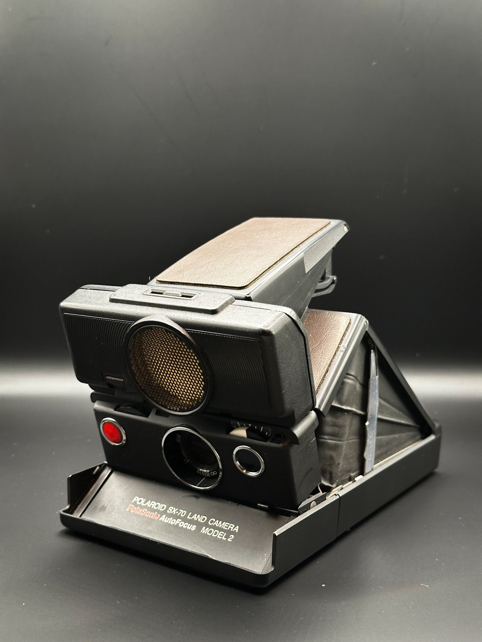 Polaroid SX-70 Land Camera Model 2 – Sonar AutoFocus – Waves