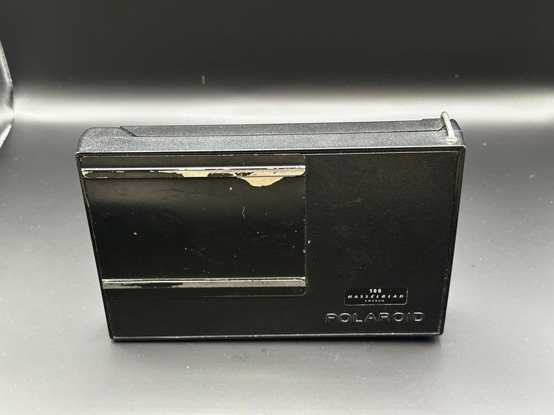 Hasselblad 501C + Carl Zeiss Planar 80mm f/2.8 T + A12 Magazin + Polaroid Rückwand